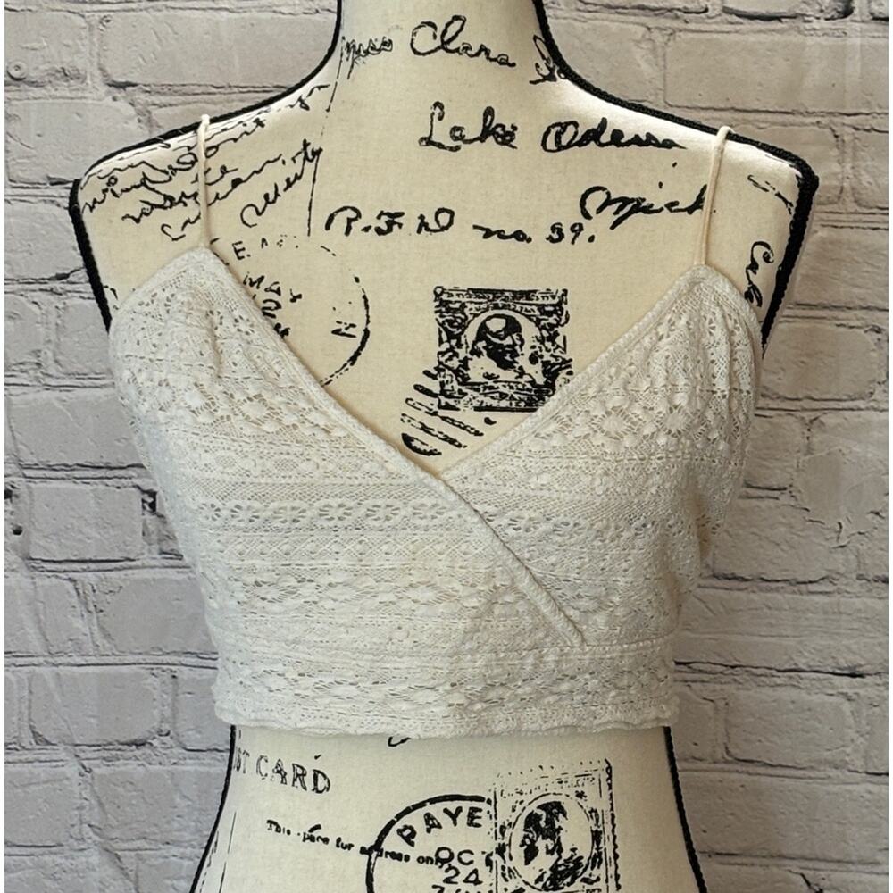 American Eagle Juniors Cream Lace Cropped Cami (Size XL)
